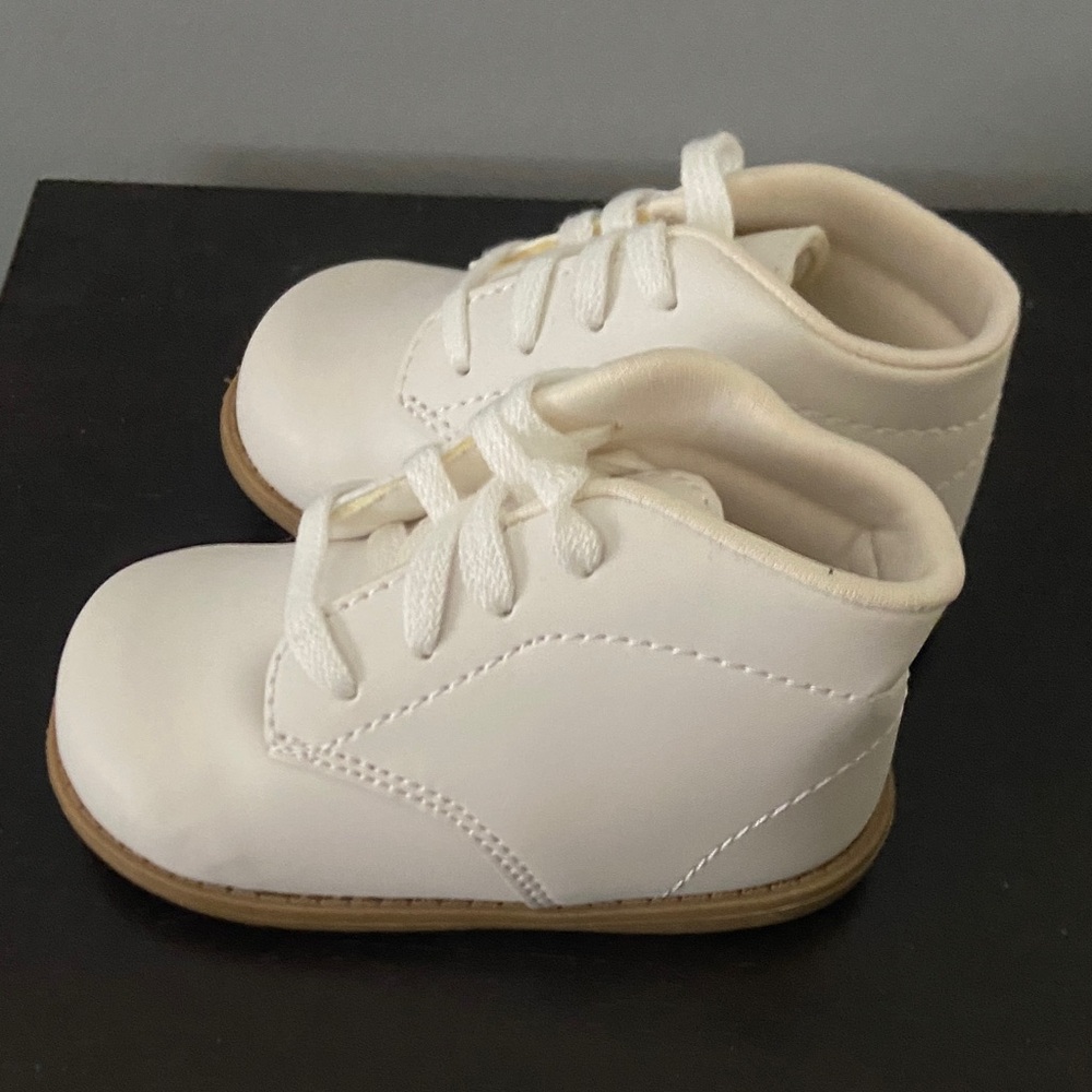 5W Teeny Toes White Baby Walker Shoes